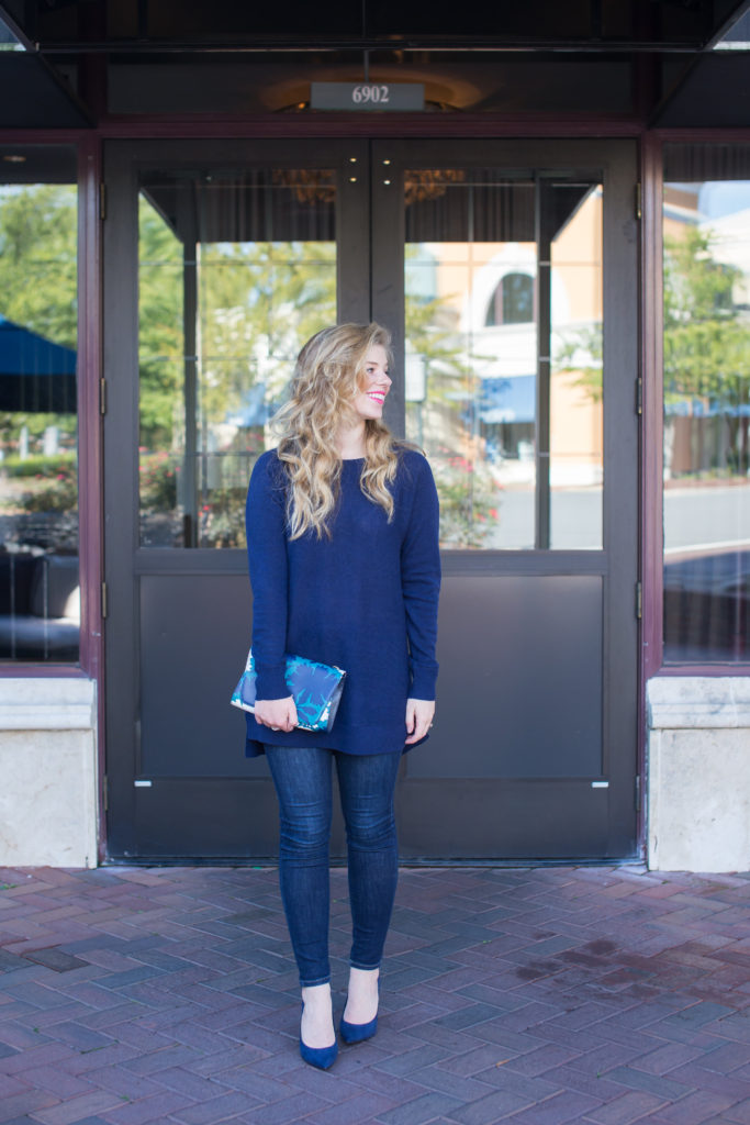 Halogen High/Low Wool & Cashmere Tunic Sweater, Frame Skinny Jeans, Draper James Clutch, Navy Suede Pumps, Fall Style