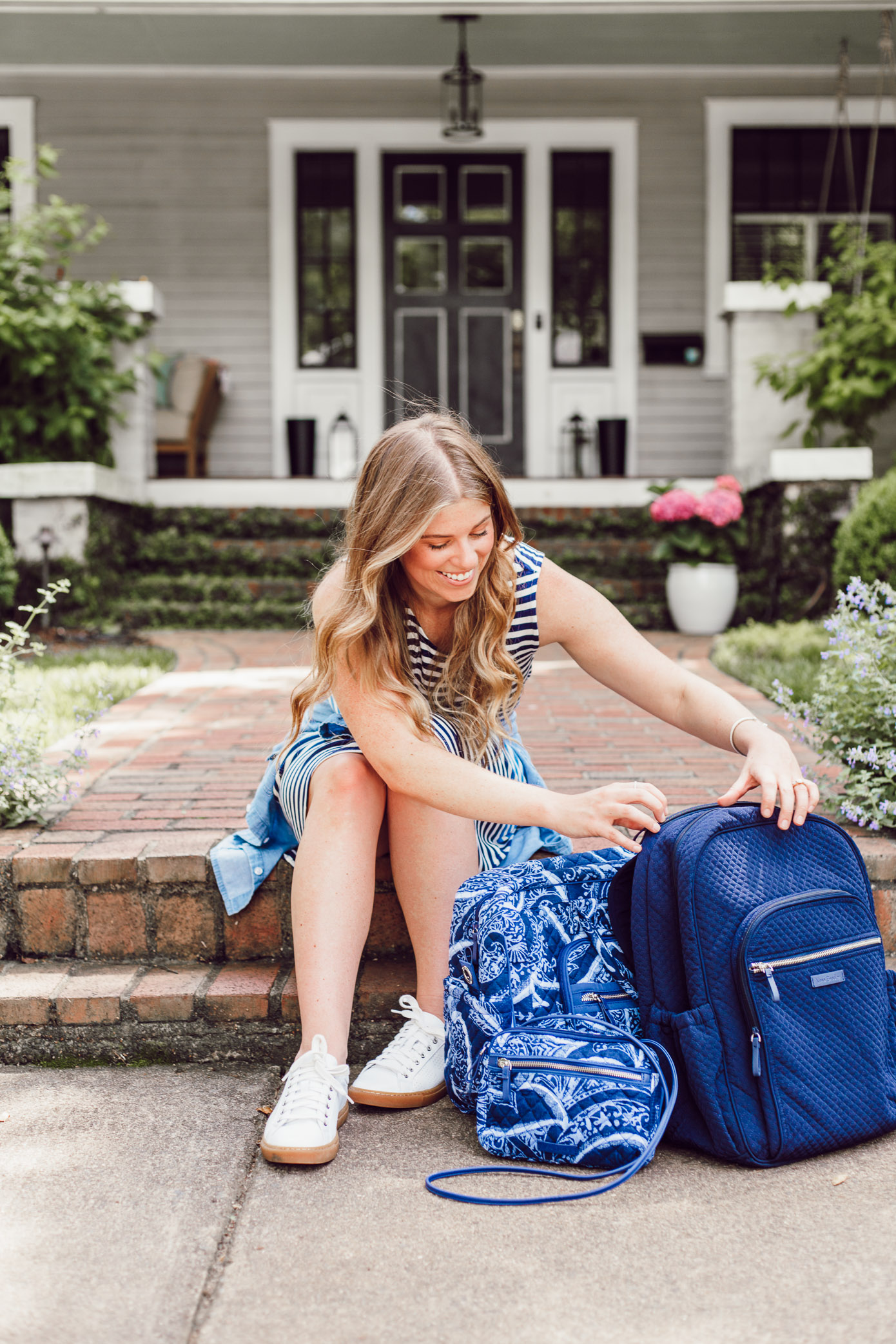 Summer Travel Packing Tips | Casual Summer Travel Outfit and Quilted Travel Bags | Louella Reese Life & Style Blog