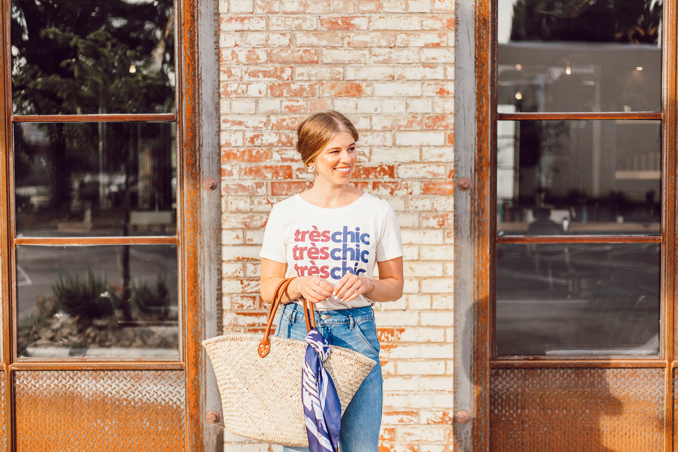 How to Style a Graphic Tee for Summer featured on Louella Reese Life & Style Blog | Graphic Tee Summer Style, Très Chic Tee
