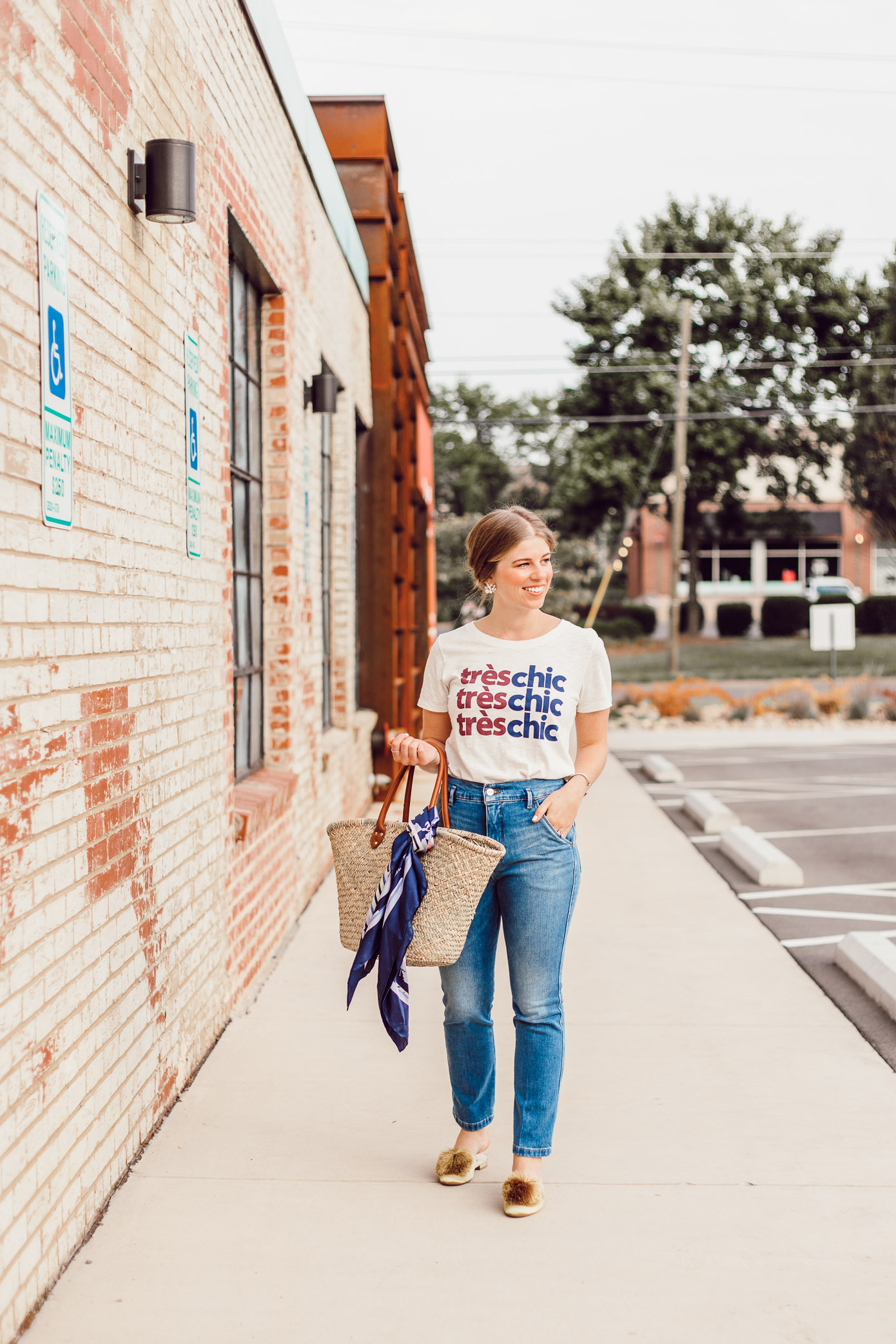 How to Wear a Graphic Tee this Summer featured on Louella Reese Blog | Graphic Tee Summer Style, Très Chic Tee