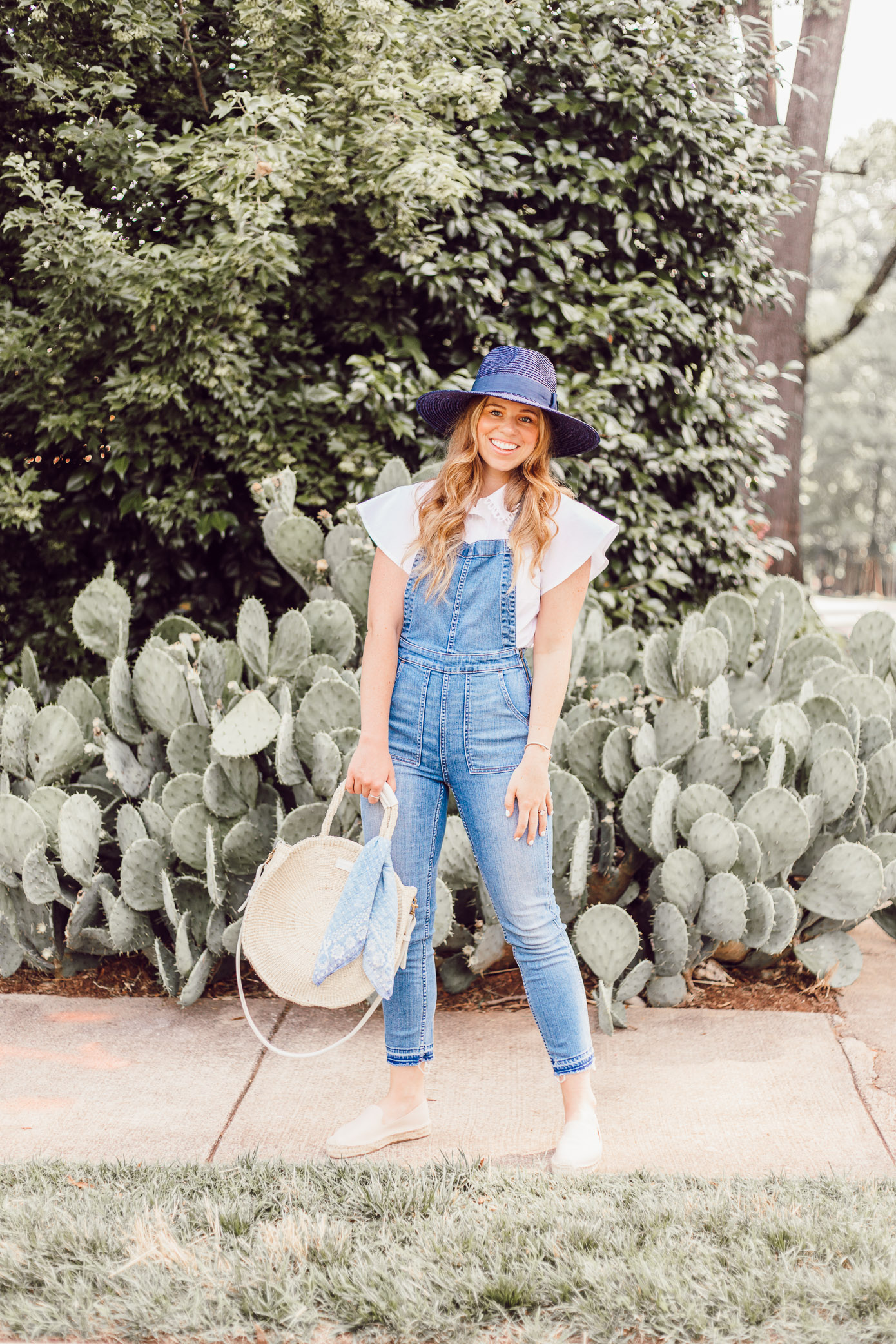 Summer Weekend Overalls Outfit Idea | How to Style Overalls for the Summer featured on Louella Reese #overalls #summerstyle