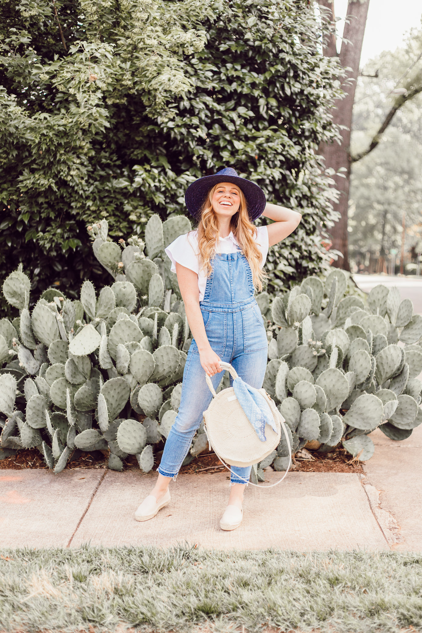 Summer Weekend Overalls Outfit Idea | How to Style Overalls for the Summer featured on Louella Reese #overalls #summerstyle