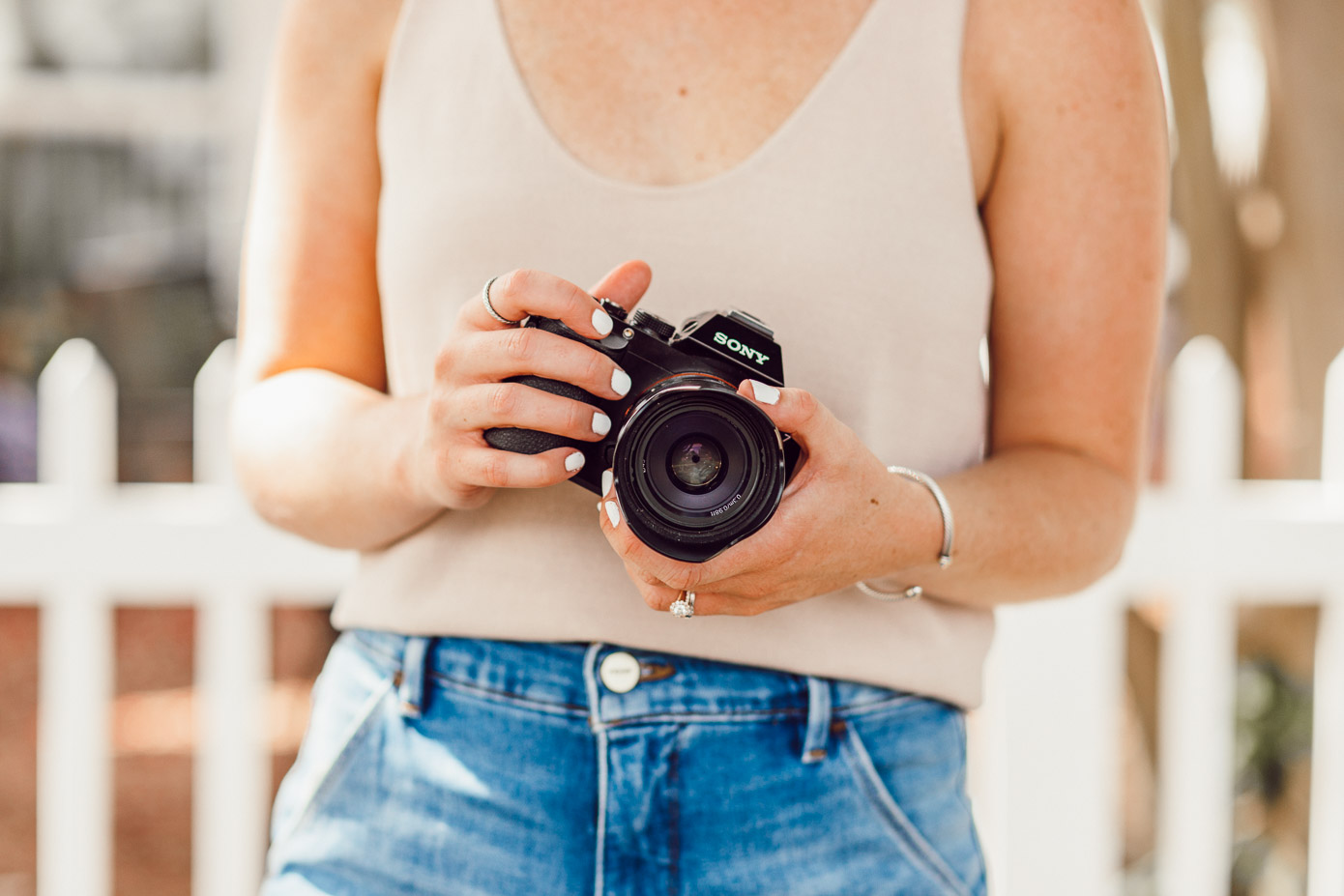 Blogger Photo Editing Tips | Best Lightweight Travel Camera for Fashion Bloggers featured on Louella Reese