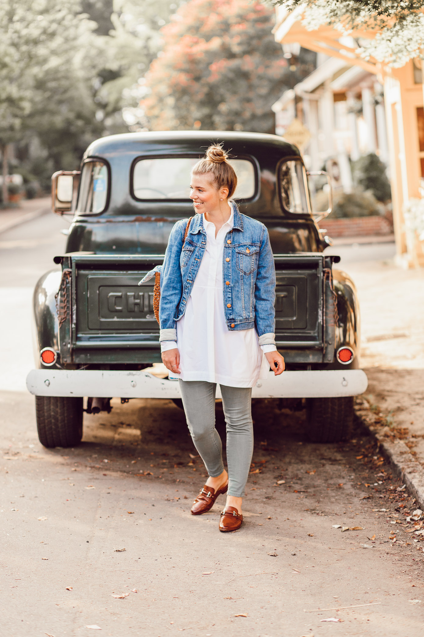 Styling Olive Green Jeans for Fall | 5 Ways to Get in the Fall Spirit featured on Louella Reese Life & Style Blog