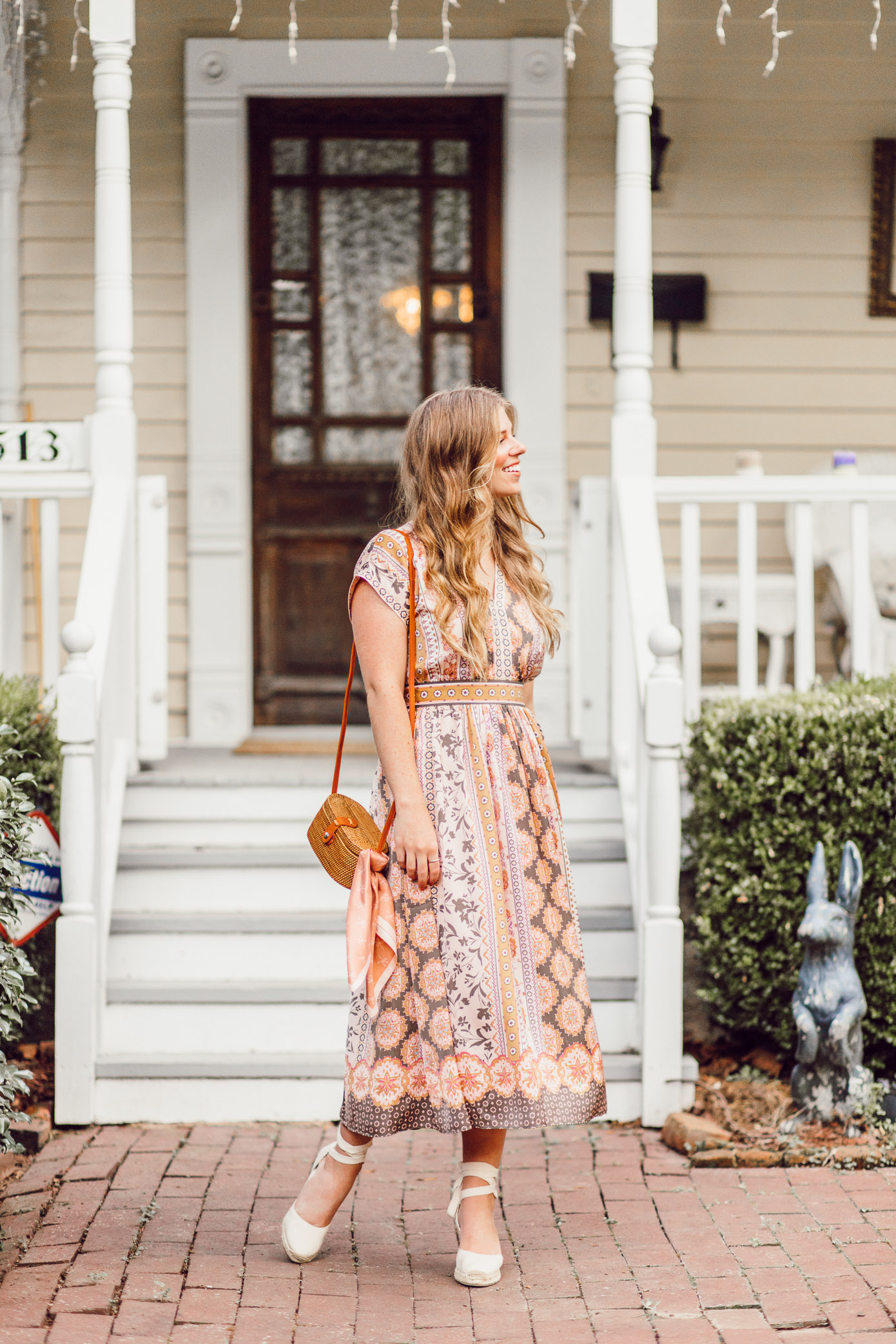 Fall Midi Dresses | The Perfect Midi Dress for Fall on Louella Reese #falldresses #mididress