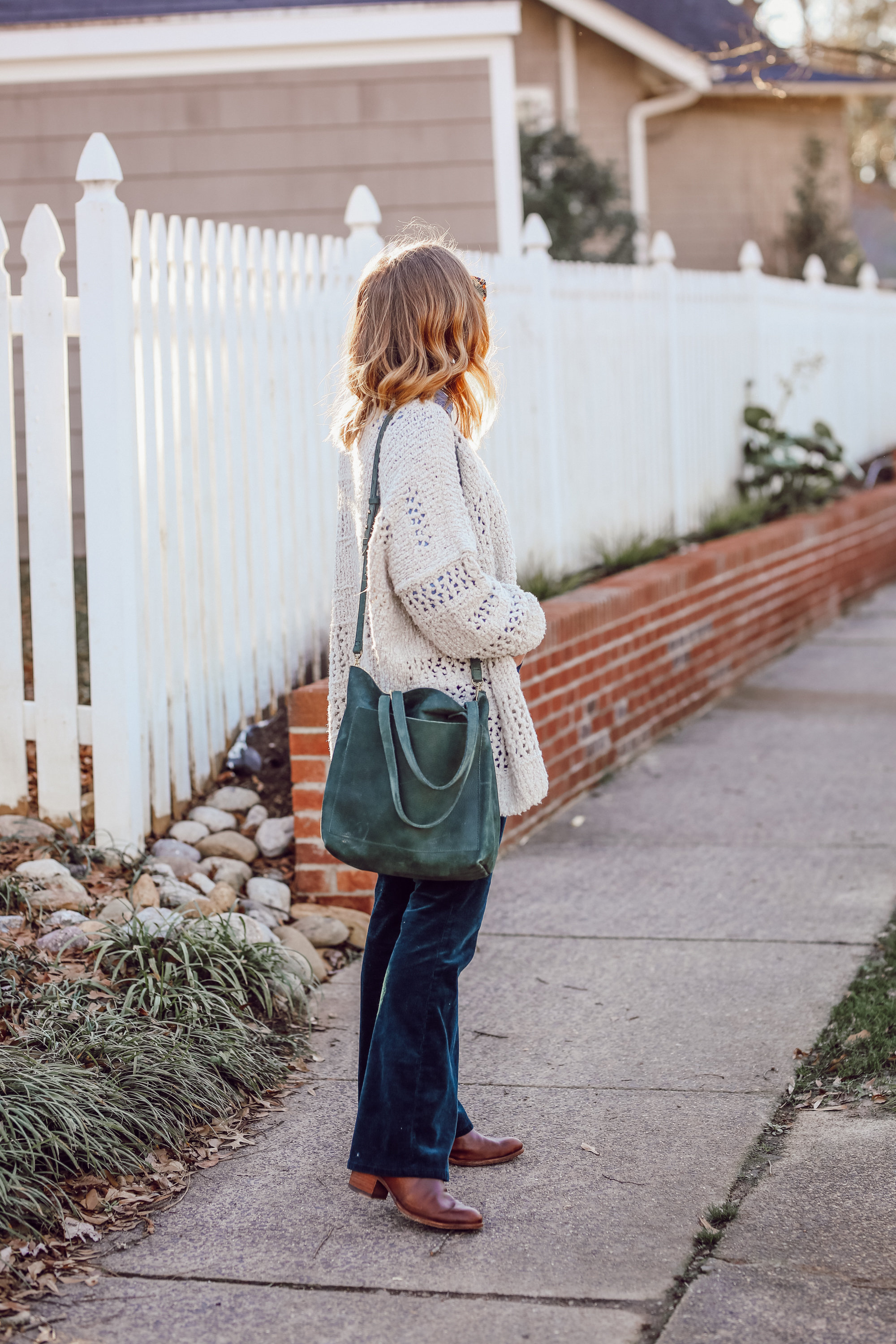 How to Pull off the 70s Trend in 2019 | Madewell Suede Transport Tote | Louella Reese