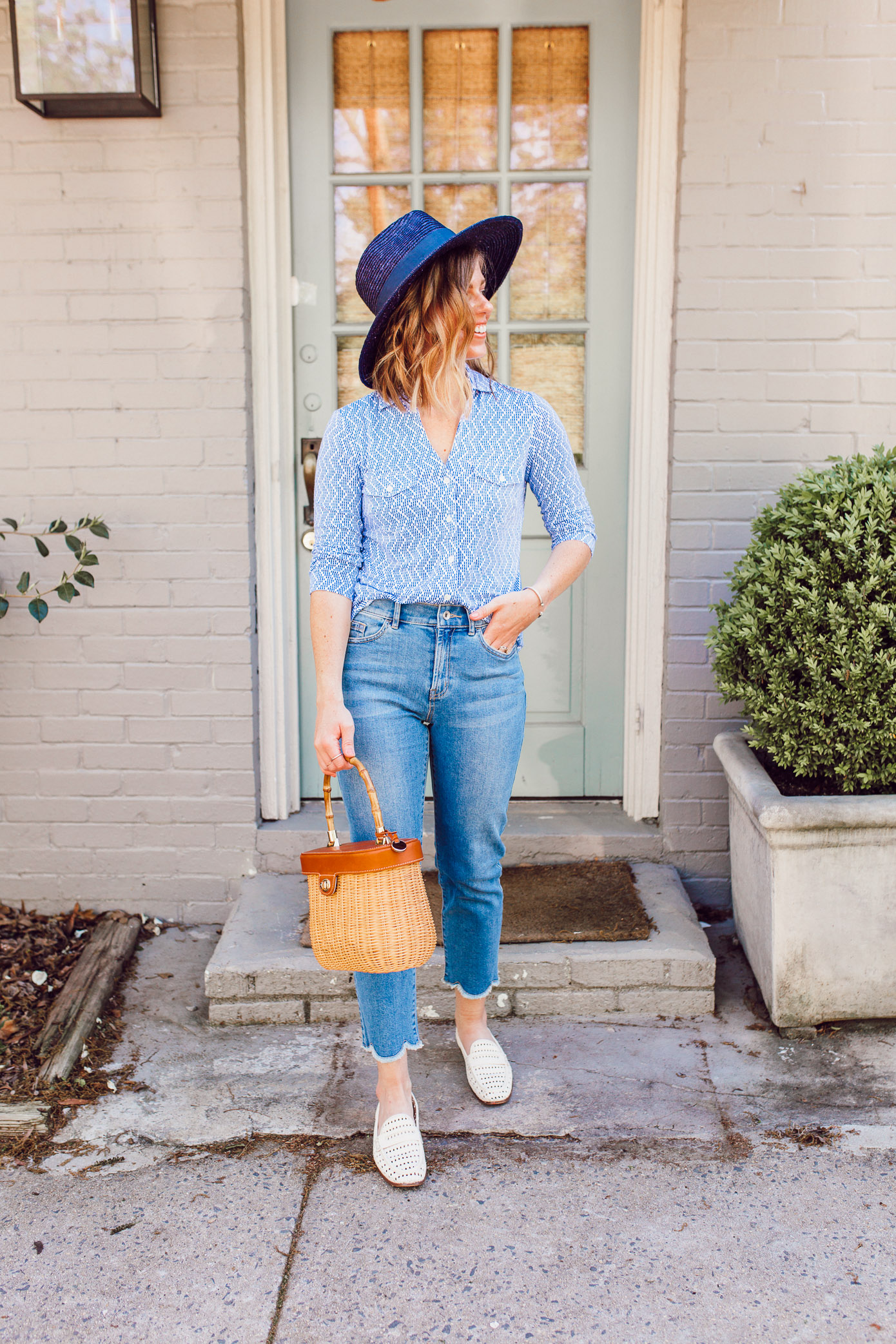 A casual blue and white outfit you need to try | Scalloped Hem Jeans | Louella Reese