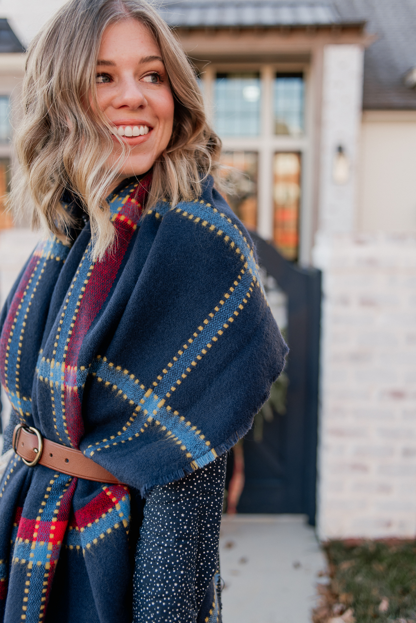 Laura Leigh of Louella Reese shares how to style a scarf as vest this winter season #styletip #scarfvest #winterstyle