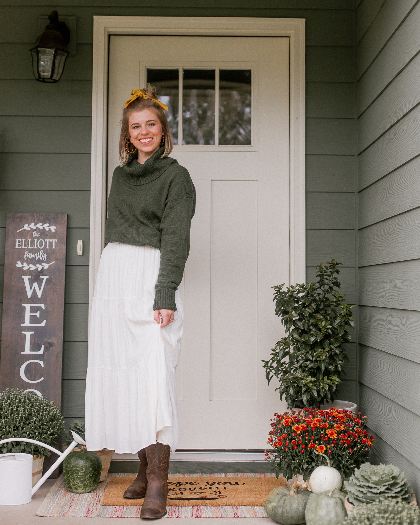 Fall Front Porch Decor, Pumpkin and Mums | Louella Reese