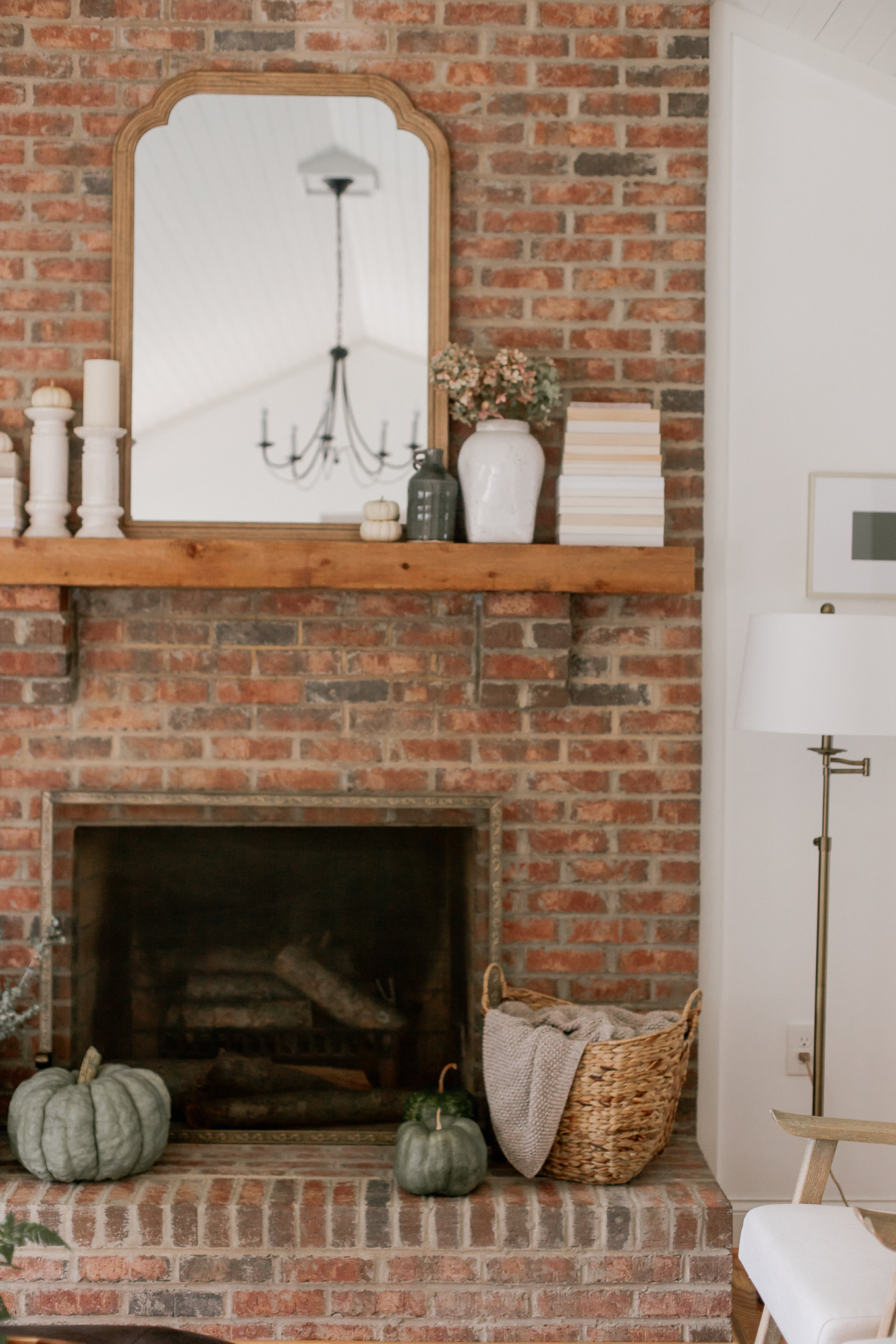 Five Fall Mantle Essentials to create a Fall mantle that'll take you from October through Thanksgiving | Louella Reese
