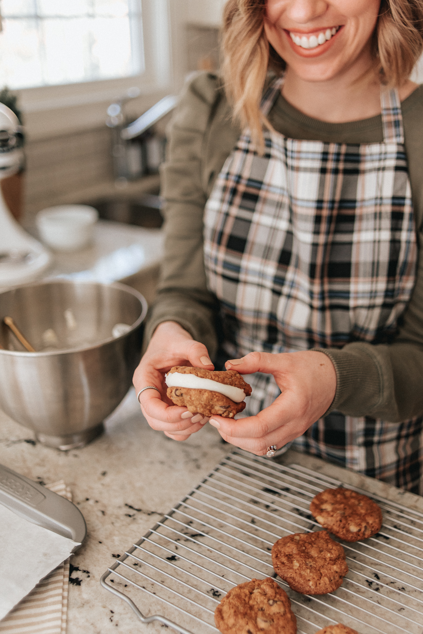 Chocolate Chip Oatmeal Cream Pies | Christmas Cookies | Louella Reese